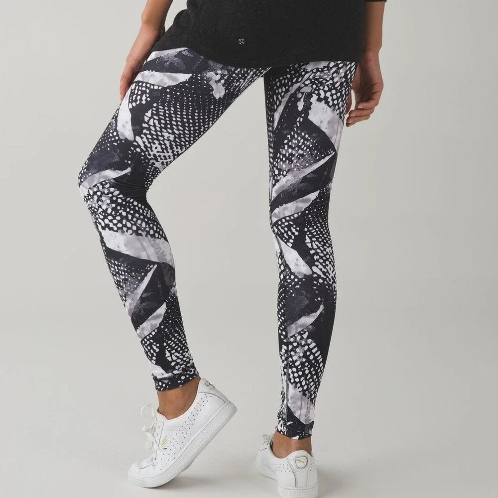 Lululemon‎ Wunder Under Pant III Static Mist White Black Size 6